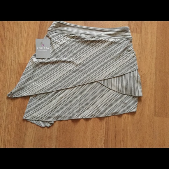 Athleta gray striped asymetrical flare skirt - Picture 2 of 5